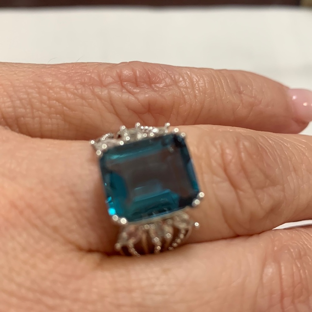 NWT JTV 5.95CT EMERALD CUT TEAL FLUORITE & .48CTW WHITE TOPAZ RING